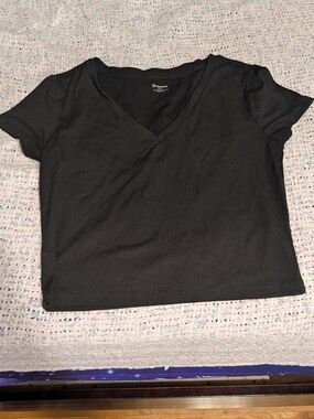 No Boundaries Black Ribbed V-Neck Short Sleeve Top